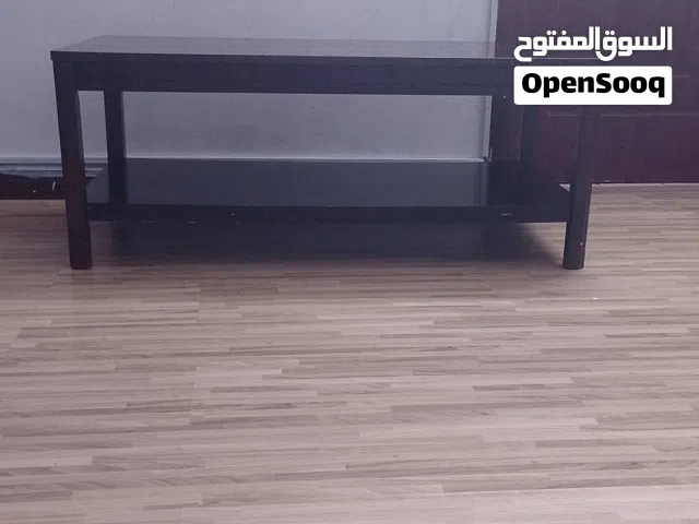 للبيع طاوله خشبيه نظيفه جدا