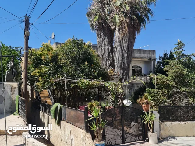 عمارة سكنية للبيع في اسكان الخندق السلط مساحة الارض الكلية شاملة البناء 362 م2 مساحة البناء 320 م2