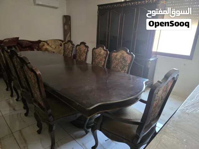 طاولة سفرة فخمة ونظيفة