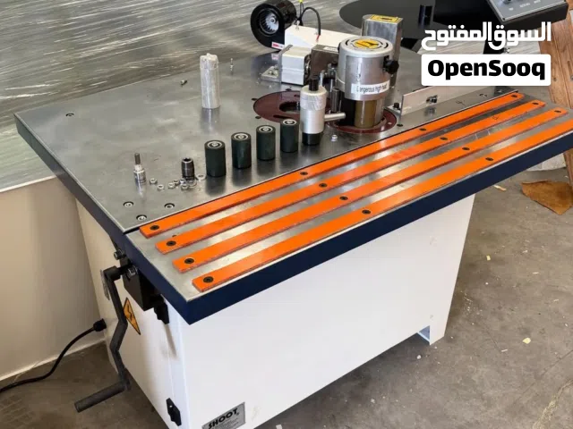 للبيع مكينت تحريف دائري و عادي  و بتلبس حرف مقصوص 45 درجه شغاله 100% السعر :800 الموقع: عمان