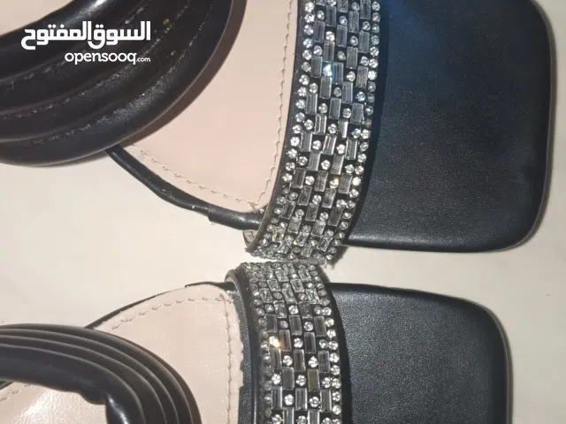 صندل أسود انيق