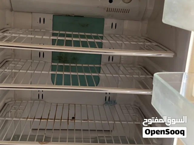 ثلاجه كبيره مستعمله محتاجه تصليح