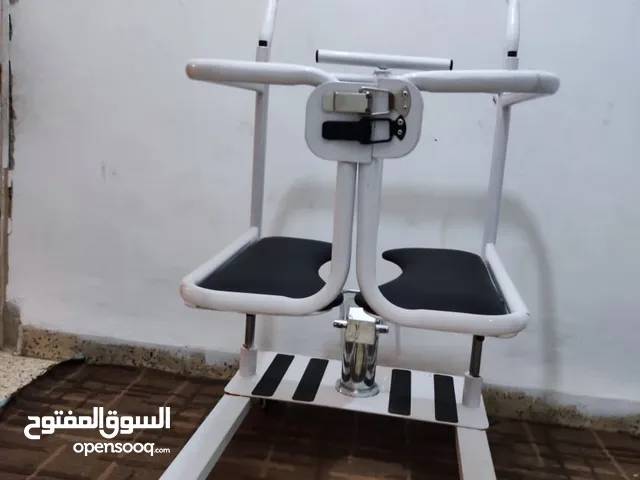 خدمات طبية : كرسي حمام طبي متنقل لذوي الاحتياجات الخاصة او المقعدين.