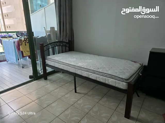 سرير عدد 2 بحالة جيدة