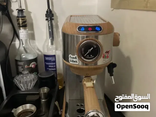 مكينة اسبريسو 1 لتر 1450 وات استخدام لمدة شهرين نظيفة تماما