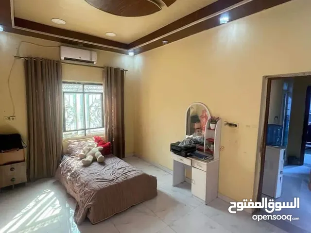 200 m2 5 Bedrooms Townhouse for Rent in Basra Tuwaisa