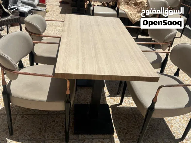 طاولات طعام جديدة جدا ونظيفة سعرها ك/سر