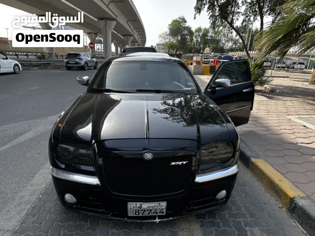 كرايسلر 6.1 للبيع او للبدل مع جيب بنفس النظافة