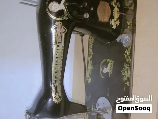 مكينة خياطة منزلية كهربائية – شغالة  مكينة نظيفة وتشتغل بدون أي مشاكل غرزة مستقيمة، سهلة الاستخدام