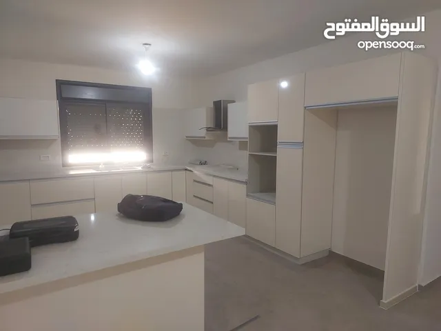 للايجار شقه مدخل خاص شبه ارضي البالوع قرب JAWWALL