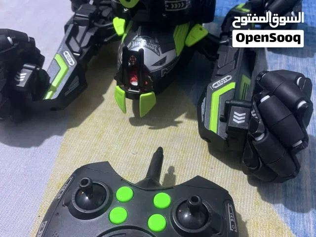 لعبهأطفال سيارة جيدة غير مستعمل كلو جديد بطريات جداد طلق