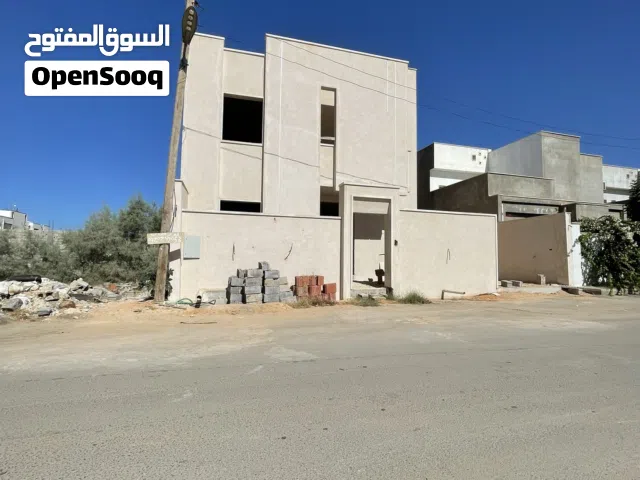 340 m2 4 Bedrooms Villa for Sale in Tripoli Al-Serraj