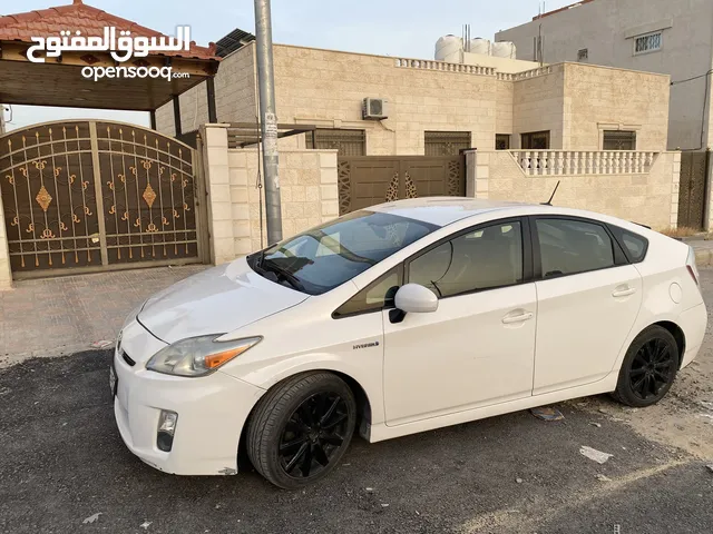 تويوتا بريوس هايبرد موديل 2010 بطارية جديدة من الوكالة مدهونة حديثا الداخلية نظيفة وممتازة