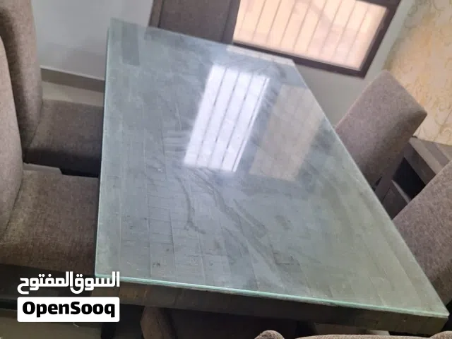 طاولة طعام