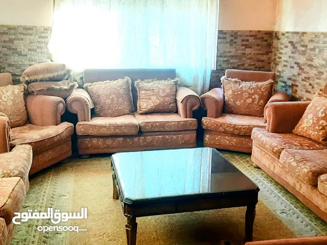 طقمين كنب للبيع يتكون الطقمين من 16 مقعد