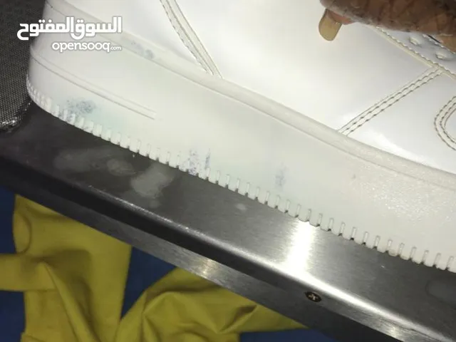 Shoe cleaning