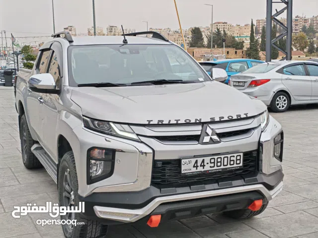 ميتسوبشي L200 بحالة ممتازة جدا الرجاء قراة الاعلان جيدا قبل الاتصال