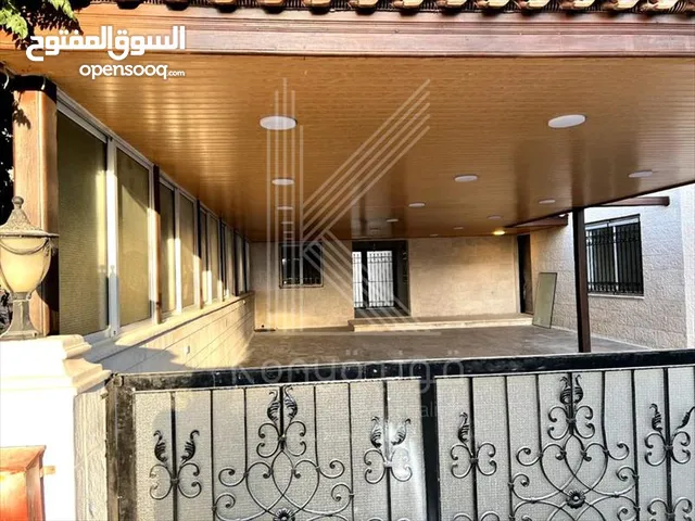 902 m2 More than 6 bedrooms Villa for Sale in Amman Khalda