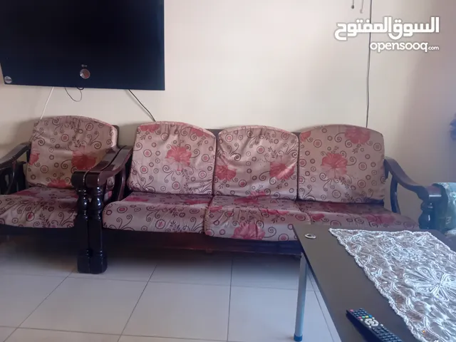 مورس خشب زان يتككون من 7 مقاعد تلات فردي و2 زوجي وحده بوحده مستعمل 40 بالميه ضاحيه حج حسن