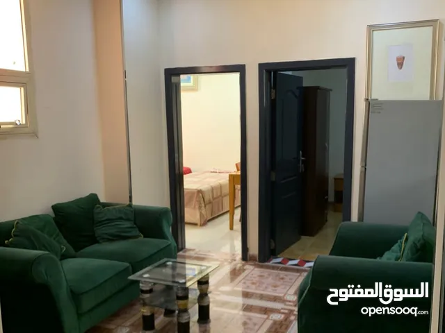 للايجار غرفتين وصاله وحمامين ومطبخ شامل مفروش شهري 4200