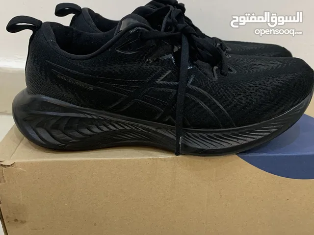 41.5 Sport Shoes in Farwaniya