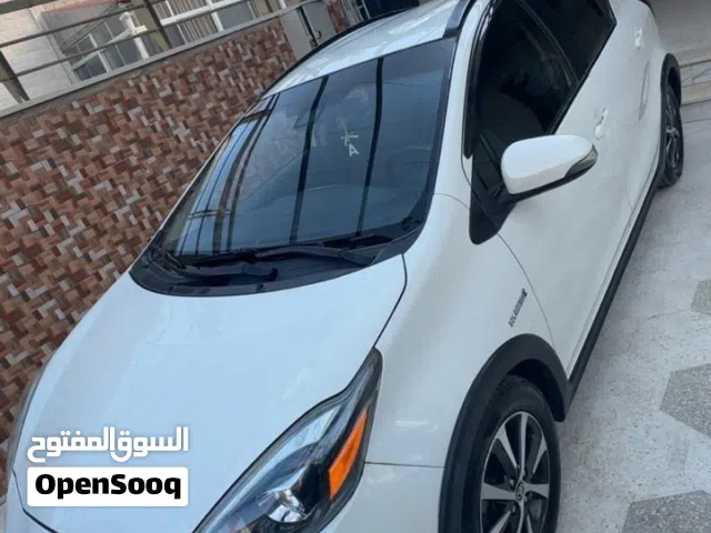 2018 تويوتا بريوس Prius C