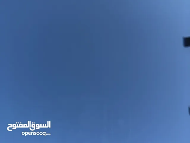صاله تجارى من 3. طوابق مساحة  1000 متر مسقوف  سوق الجمعة قرب اولاد الحاج