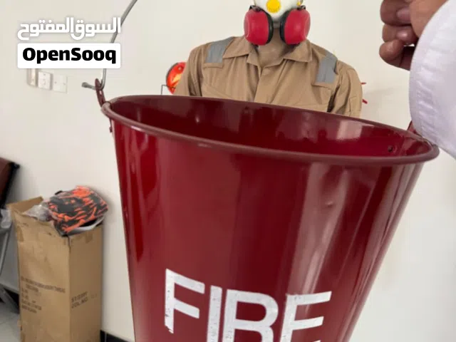 دلو الحريق 12 لتر مع سياب  12 liter fire bucket with SIYAB وجميع انواع الطفايات وأنظمة السلامة