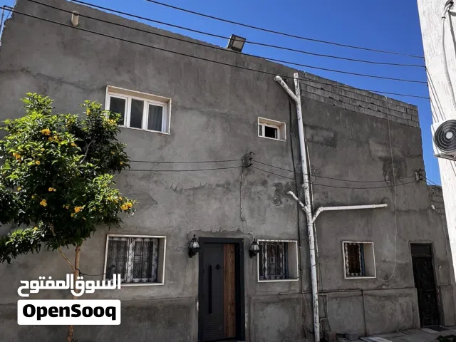 اتنين منازل في شارع الزاويه مقابل المستشفى الحوادث مطلات على الطريق الرئسي