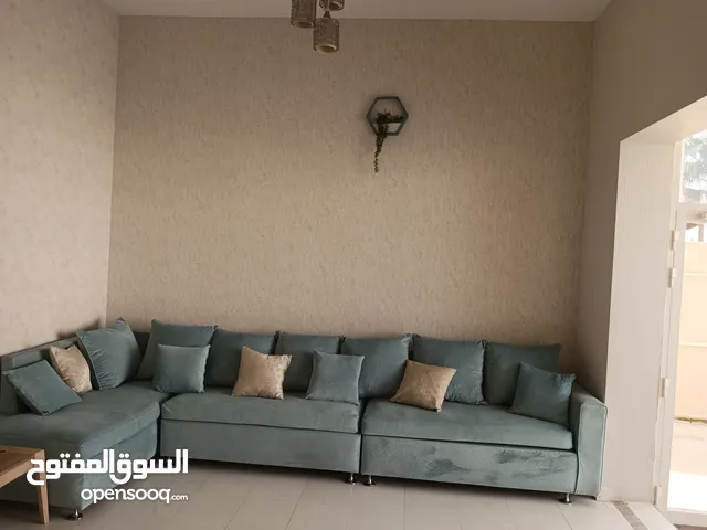 للبيع شقه أرضية مميزه مطله على البحر مباشرة