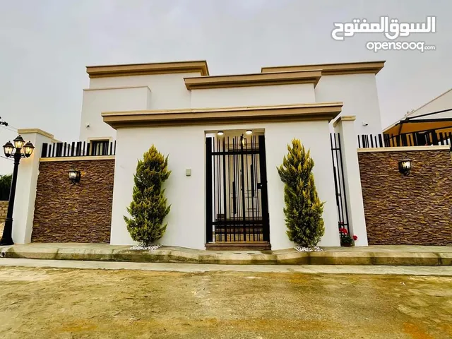 185m2 4 Bedrooms Townhouse for Sale in Tripoli Ain Zara