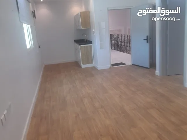 شقة للايجار في الرياض حي العقيق     غرفه نوم     صالة     مطبخ      حمام   المطبخ راكب المكيفات را