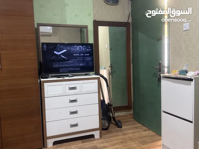 استوديو للتنازل بالأجهزة والمفروشات