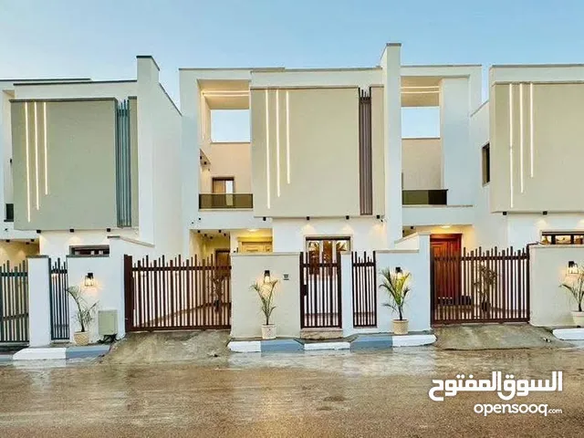 4 منازل بجوار بعض بتشطيب فاخر جدا وبسعر ممتاز