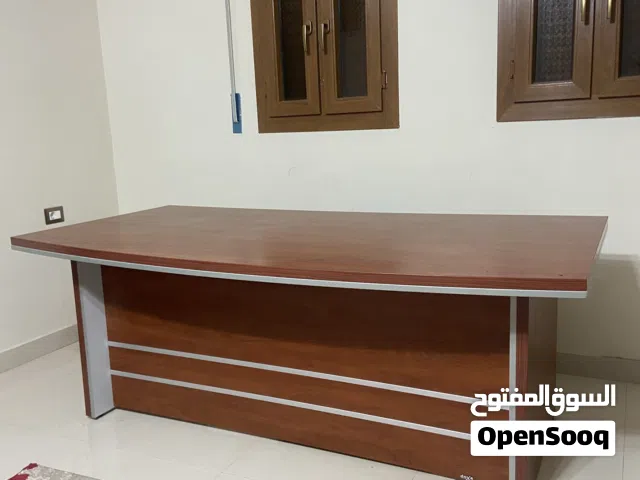 طاولة مكتب