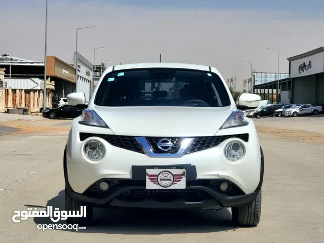 2015 نيسان جوك Standard