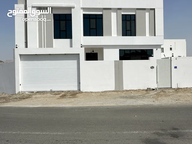 حصري ومباشر من المالك توين فيلا بتصميم حديث للبيع - في مرتفعات العامرات السابعة