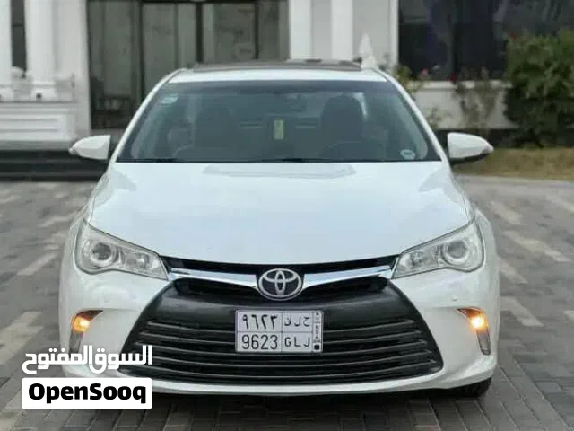 تويتا كامري  الموديل 2016 فل كامل اللون ابيض القير /تماتيك الممشى/215 الف فقط المكينه /شرط وكاله الق