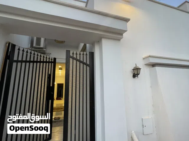 210 m2 2 Bedrooms Townhouse for Rent in Tripoli Ain Zara