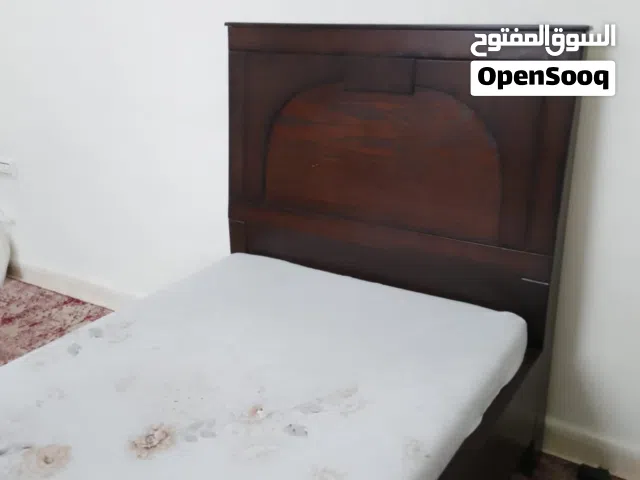 سرير مفرد مستعمل خفيف