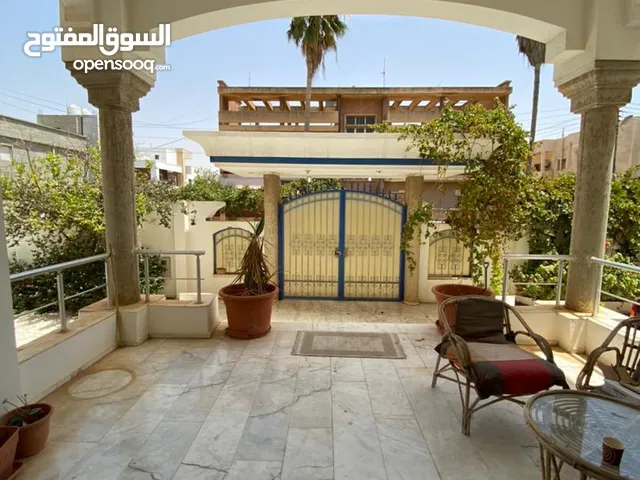 1000 m2 3 Bedrooms Villa for Rent in Benghazi Beloun