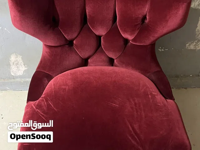 عدد  2 كورسي انترية واحد شركة ايكيا وواحد انترية اوروبي استعمال خفيف جدا يوجد خدمة توصيل