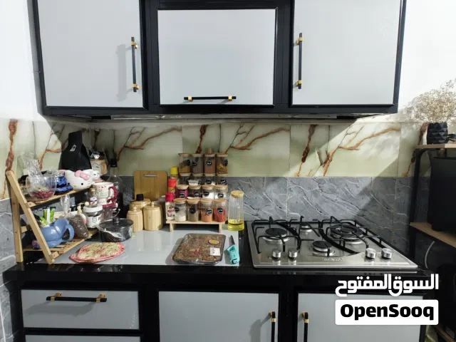 للبيع سنك + كاونتر مطبخ ألمنيوم بحالة ممتازة