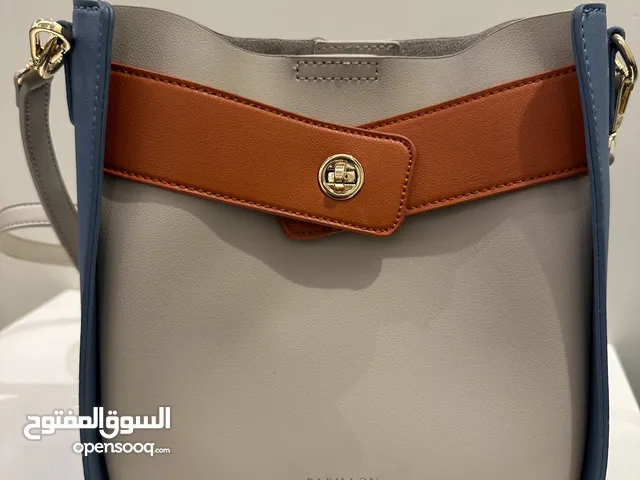 حقيبة يد نسائية جلدية