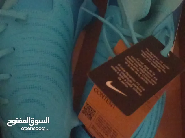 جوتي كوره نايك اصلي لم يستخدم قبل ذالك بتاتا