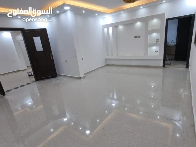260 m2 4 Bedrooms Townhouse for Sale in Mafraq Al-Khalidya