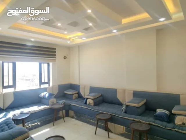 اربع غرف وثلاثه حمامات مفروشه فرش راقي جدا جدا