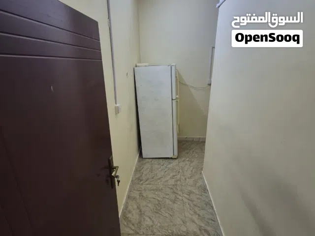 استديو مفروش منطقه الروضه  شارع السلام بجانب مول افري دي