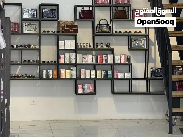رفوف. ممتازه. جدا واستخدام قليل جدا