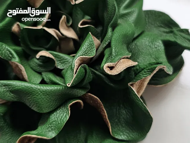 leather brooch بروش مصنوع من الجلد الطبيعي